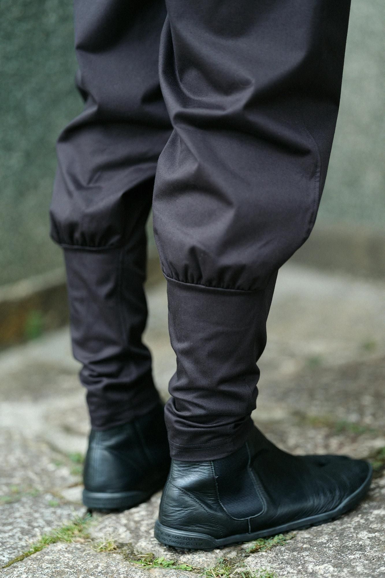 伸（しん） 綾織（あやおり） 裁付（たっつけ）えんゆう穿き／濡羽色（ぬればいろ）