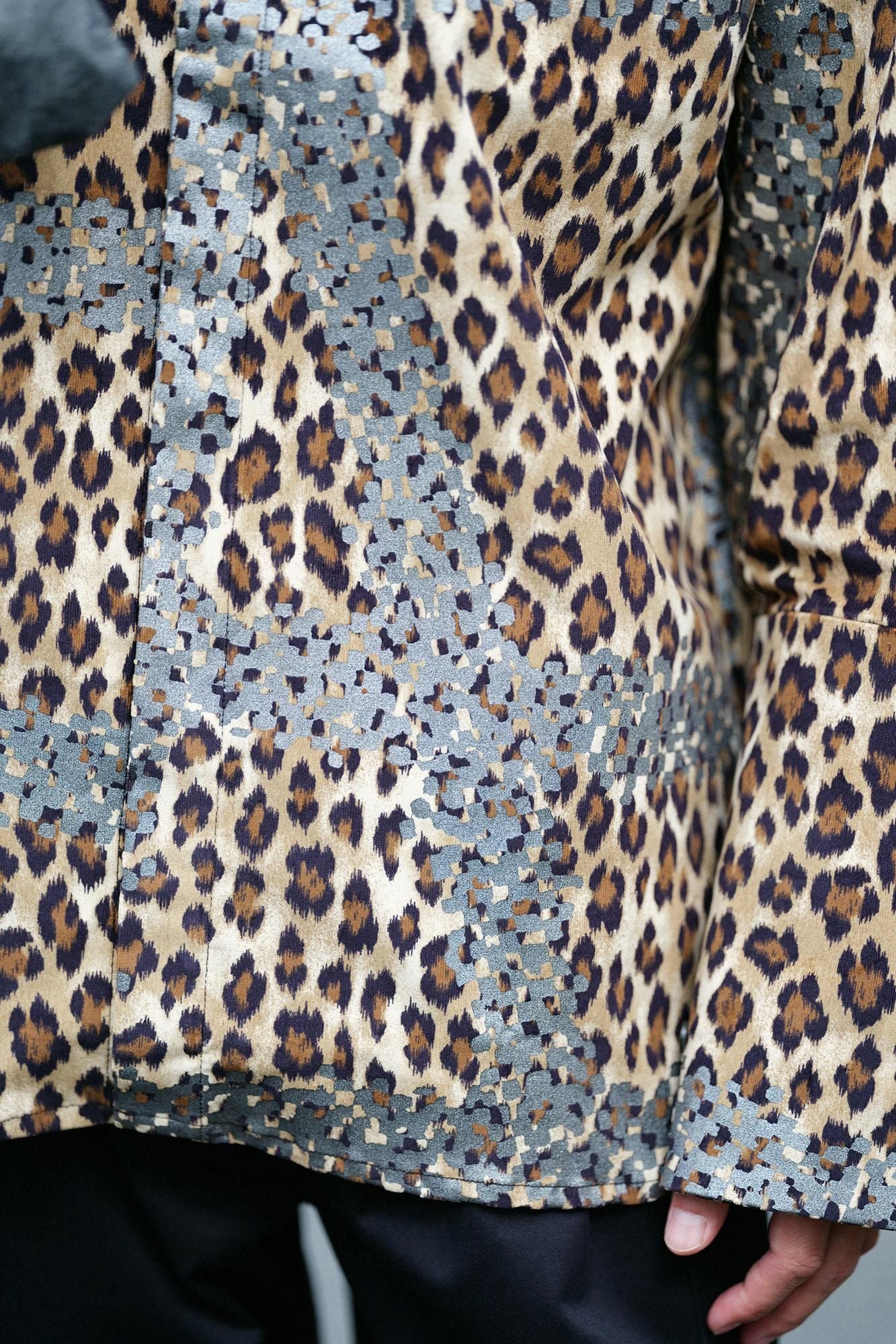 Corduroy Band Collar(Tachieri) Tsutsusode robe (tsutsu-sode robe)signDeshinii)/Tied-up Leopard Spots