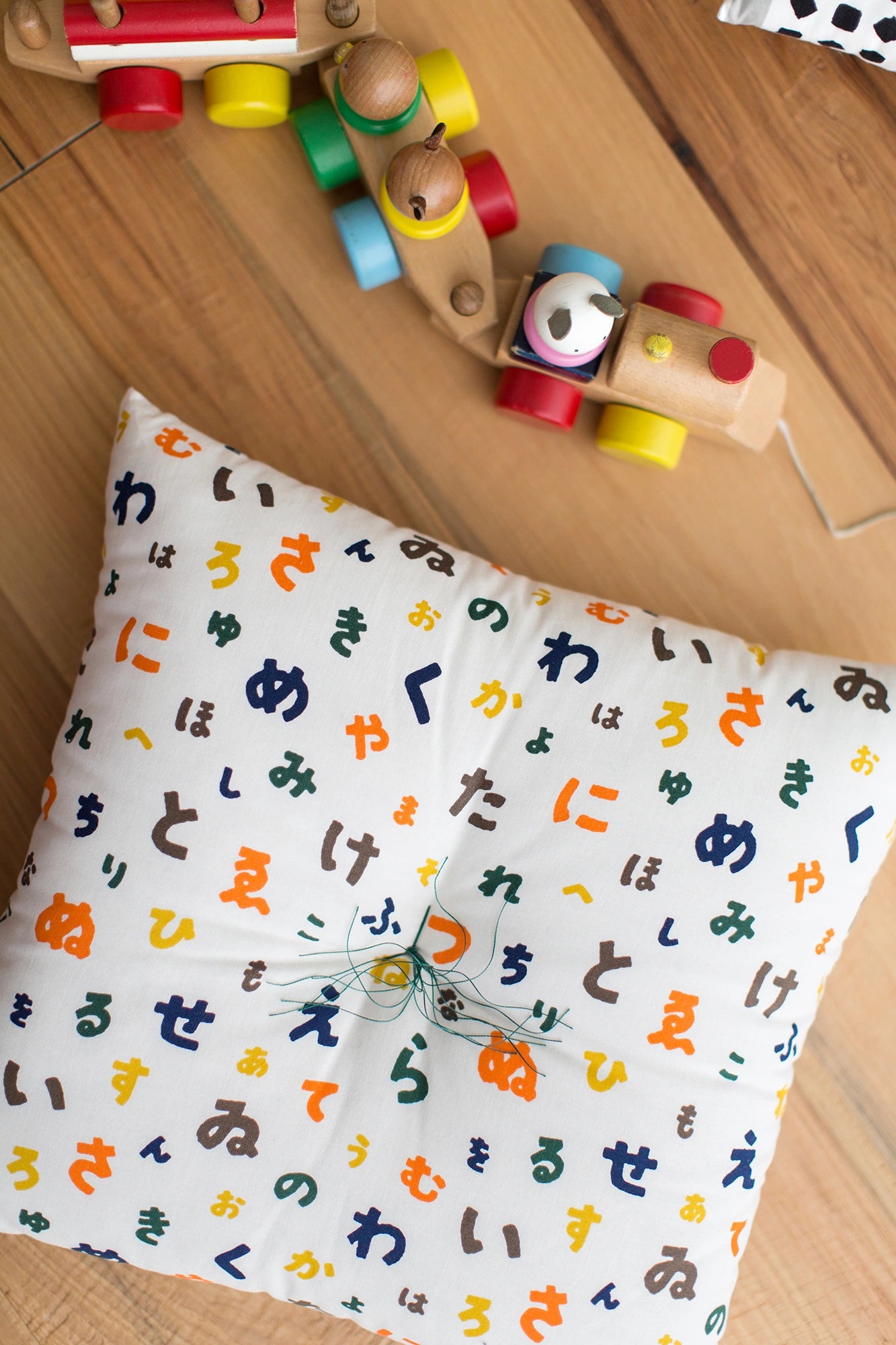 [Expédié dans 3 semaines] Coussin SOU・SOU Kyoto (21e tissage uni) / La couleur est le jeu de la montagne Niohedo