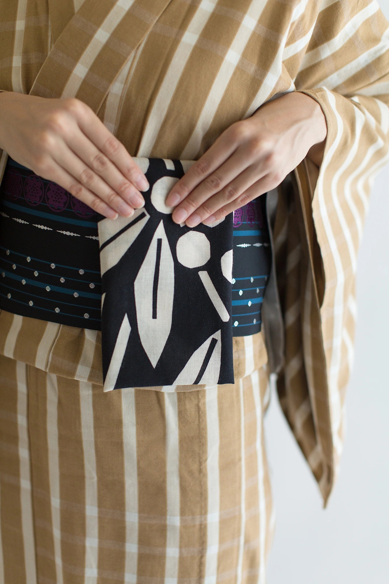 伊势木棉图案纹样手巾／南天竹黑色