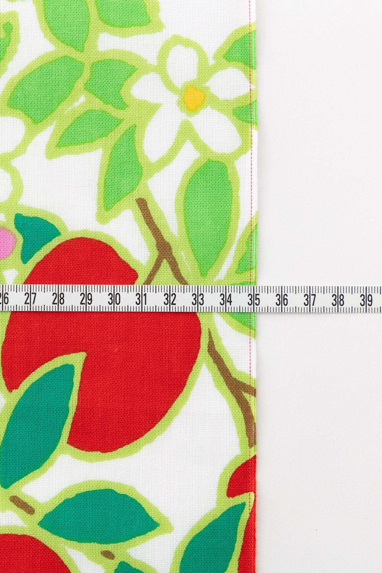 Textile vendu au poids (Téguigui en coton d'Ise)/Champ de pomme <50cm>
