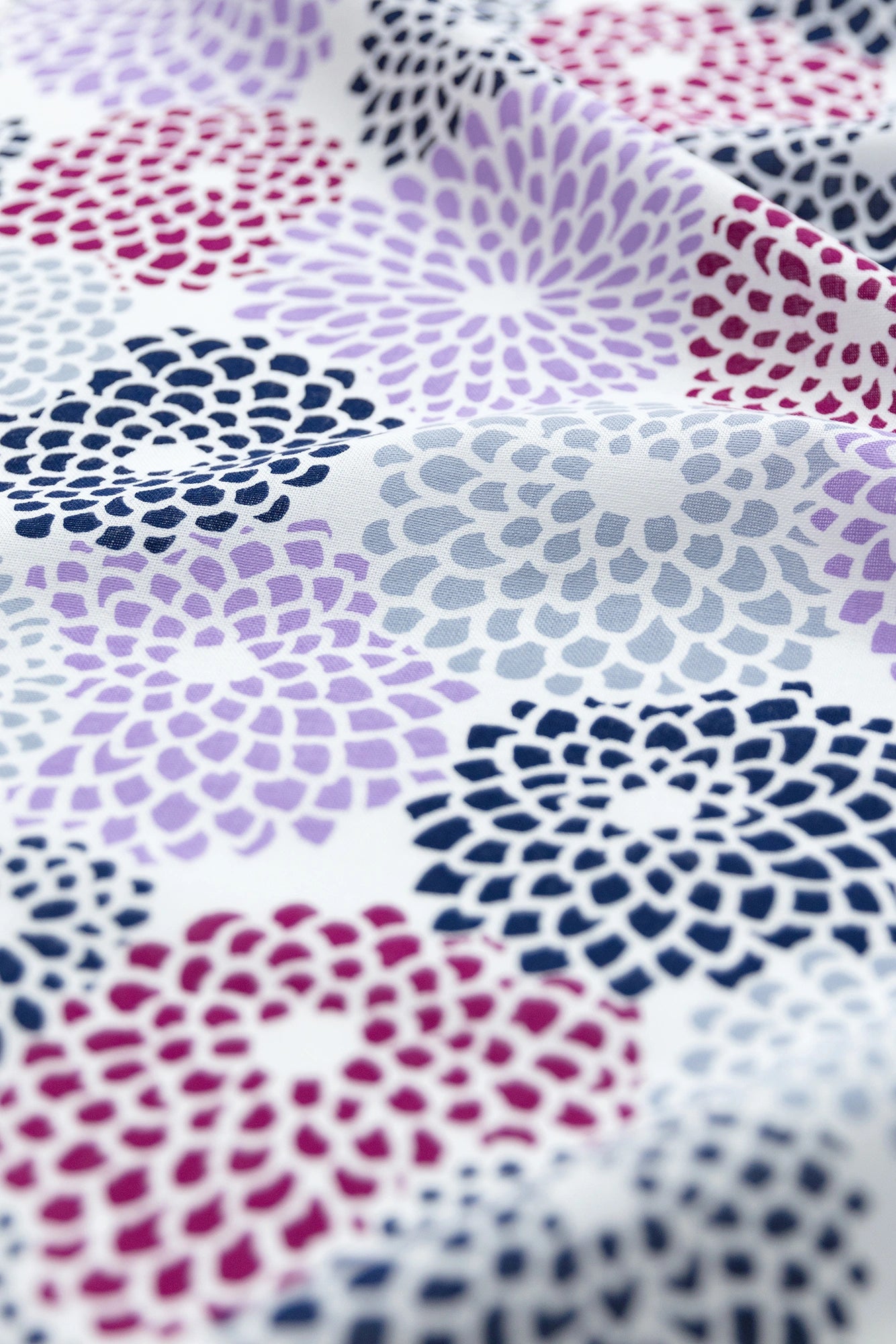Textil nach Gewicht verkauft (Ise-Baumwolle Tenugui) / Kiku-zukushi Kasuki <50 cm>