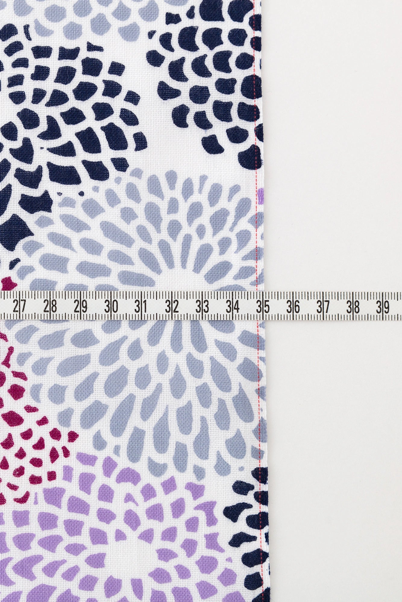 Textil nach Gewicht verkauft (Ise-Baumwolle Tenugui) / Kiku-zukushi Kasuki <50 cm>