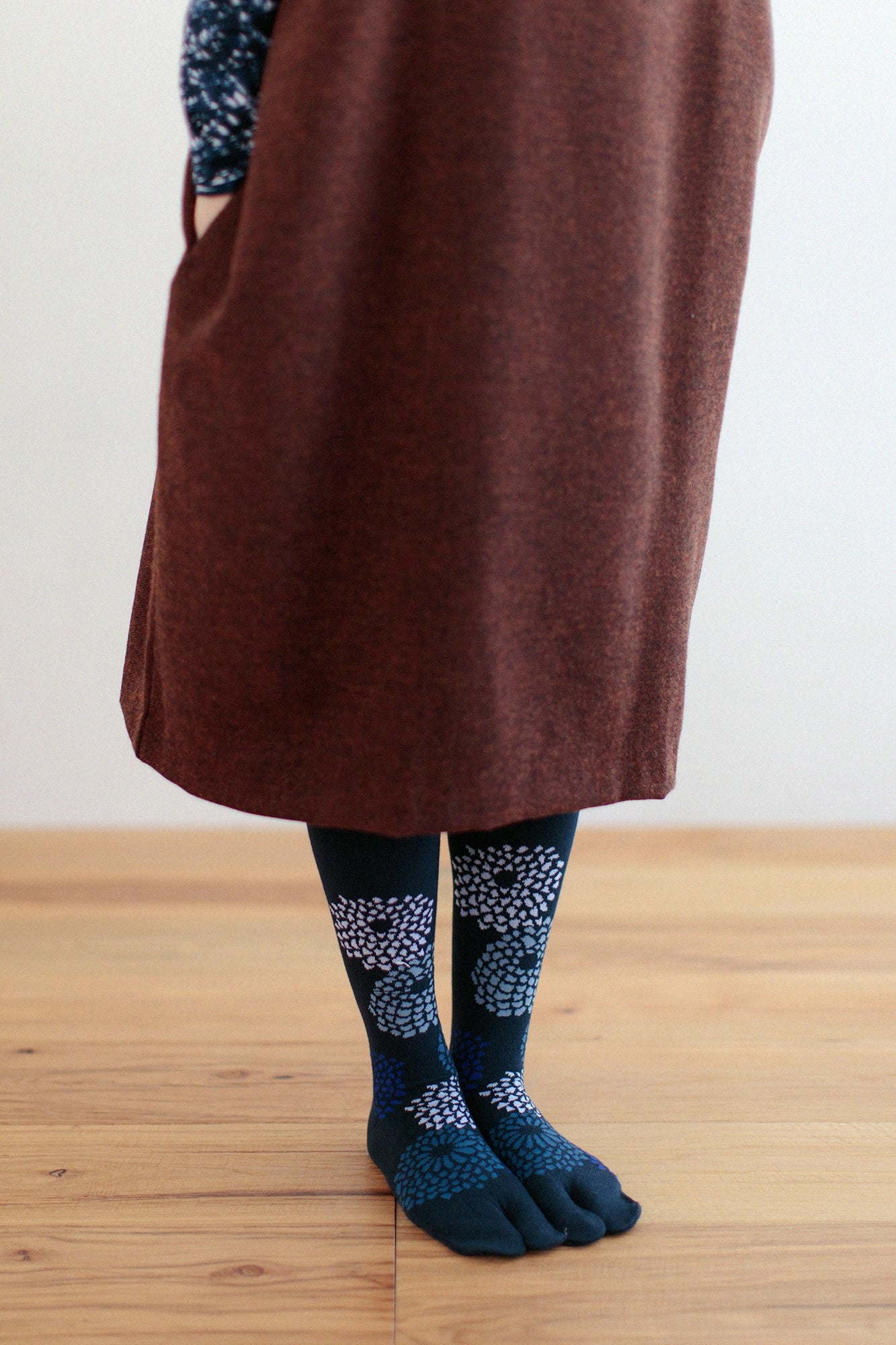 Tabi Socks（Under Knee）／Chrysanthemum Navy Blue【Women】