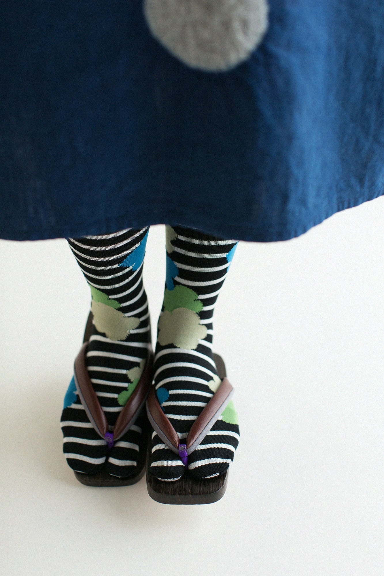 Tabi Socks（Under Knee）／Woven Roses Black【Women】