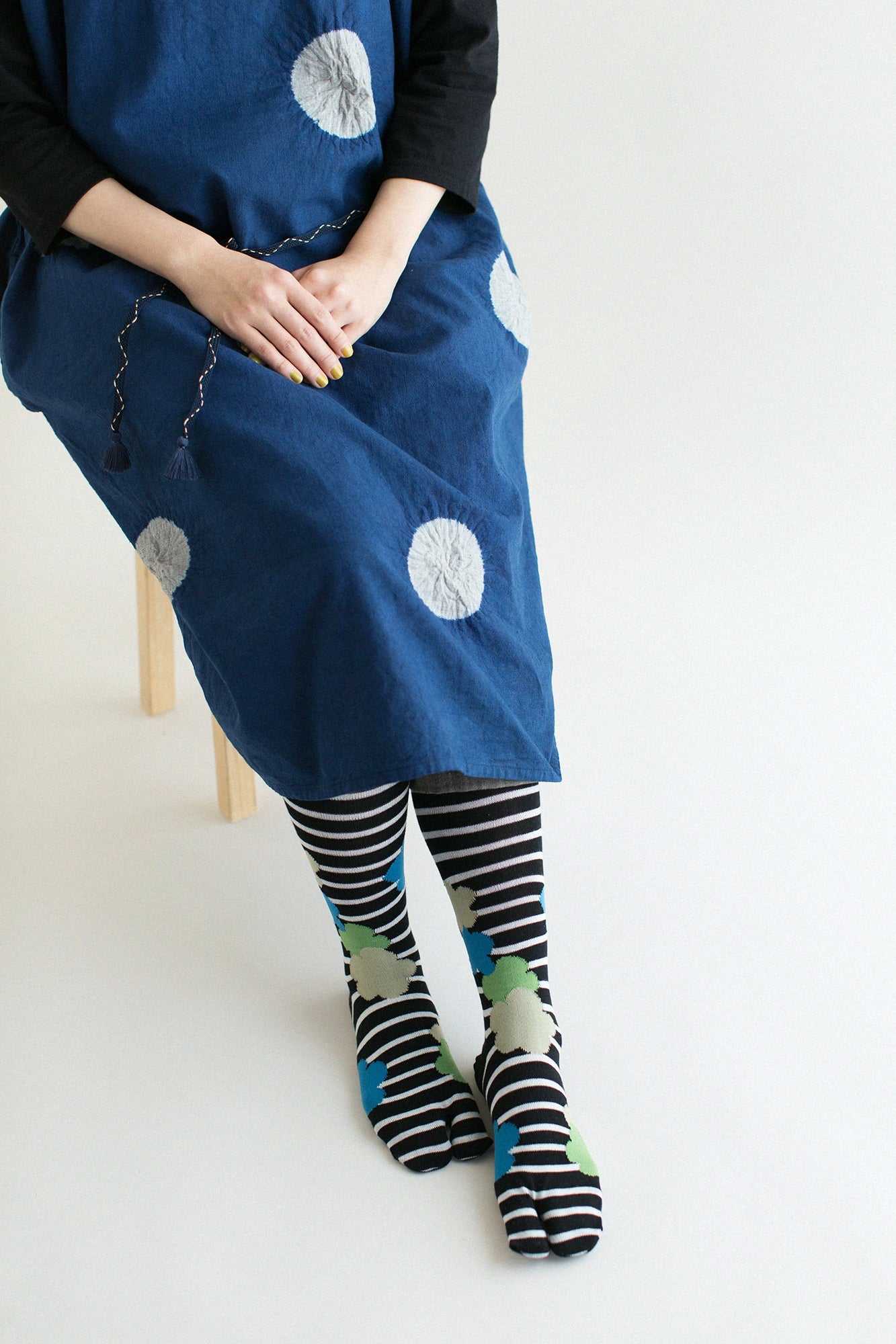 Tabi Socks（Under Knee）／Woven Roses Black【Women】