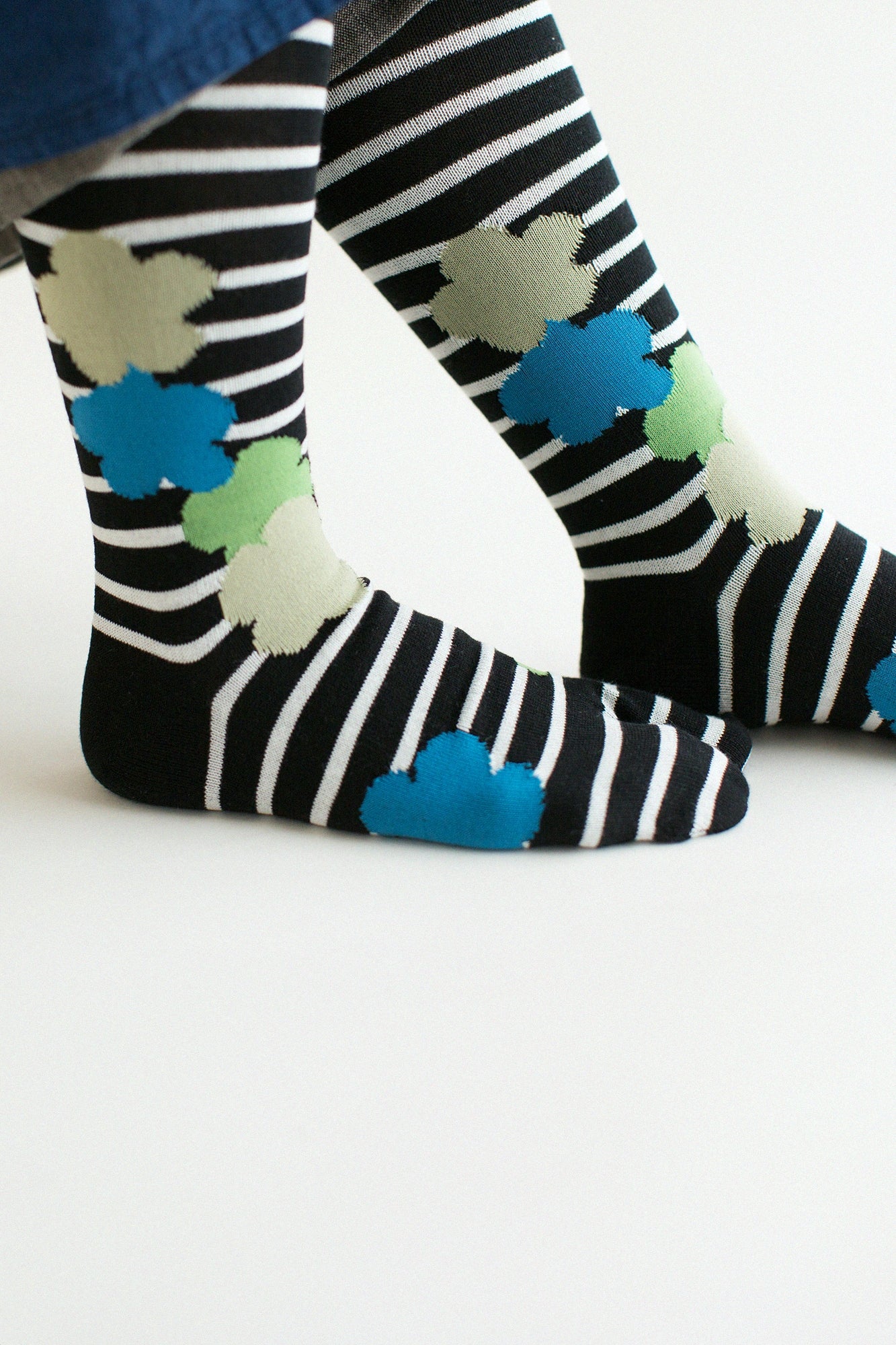 Tabi Socks（Under Knee）／Woven Roses Black【Women】