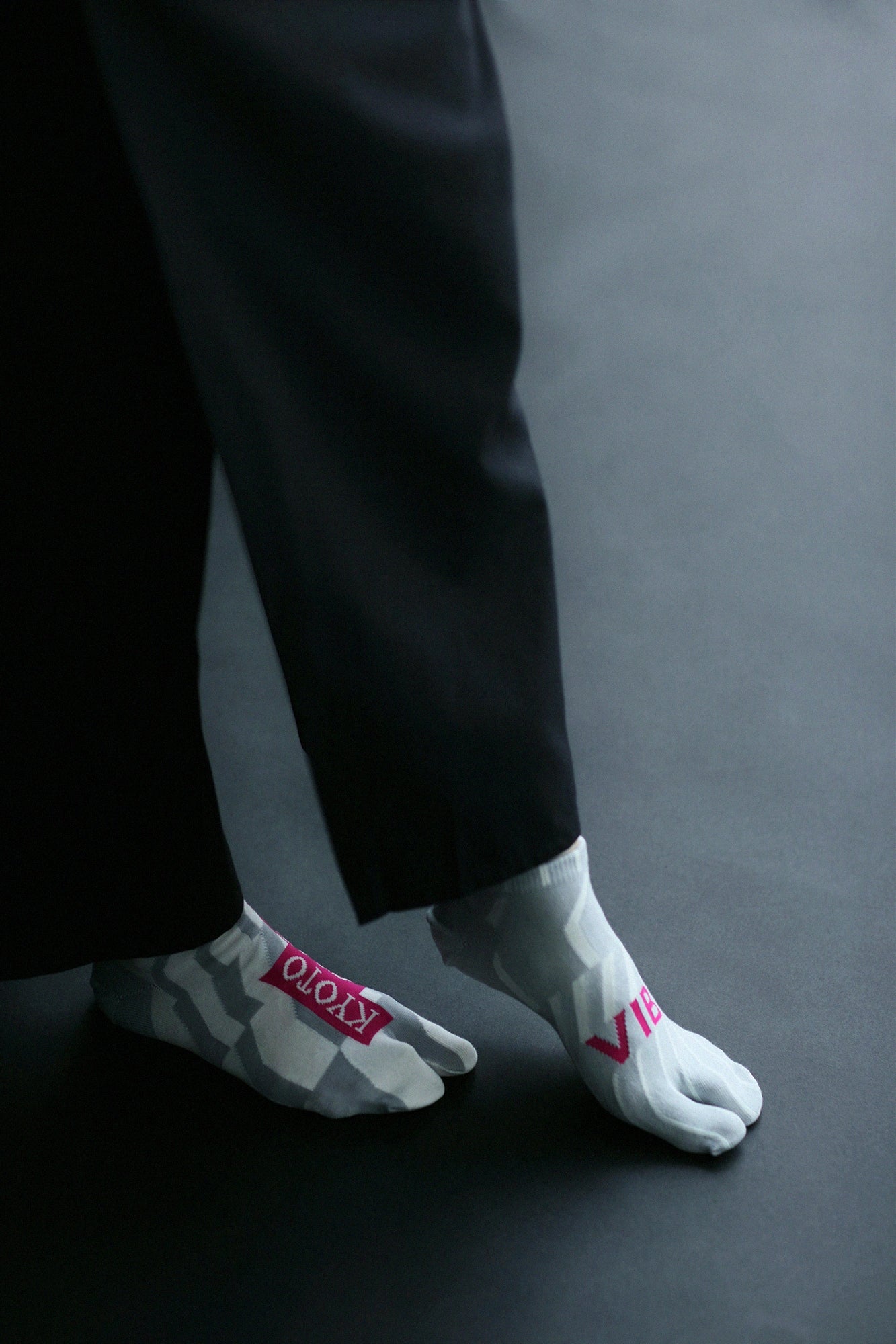 【net限定】足袋下（踝丈）／KYOTOGRAPHIE 2019 銀（しろがね） 【男・女性用】