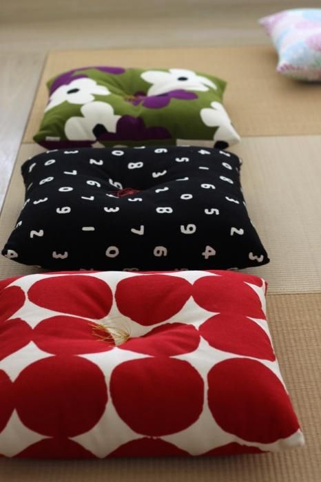 Sou ・ Sou Kyoto Cushion (toile n ° 8) / Grand ohajiki Milky White X Scarlet Deep (* La livraison prendra environ 3 semaines)