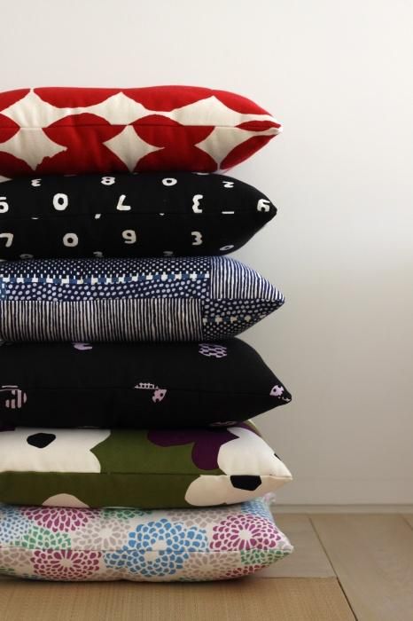 Sou ・ Sou Kyoto Cushion (toile n ° 8) / Grand ohajiki Milky White X Scarlet Deep (* La livraison prendra environ 3 semaines)