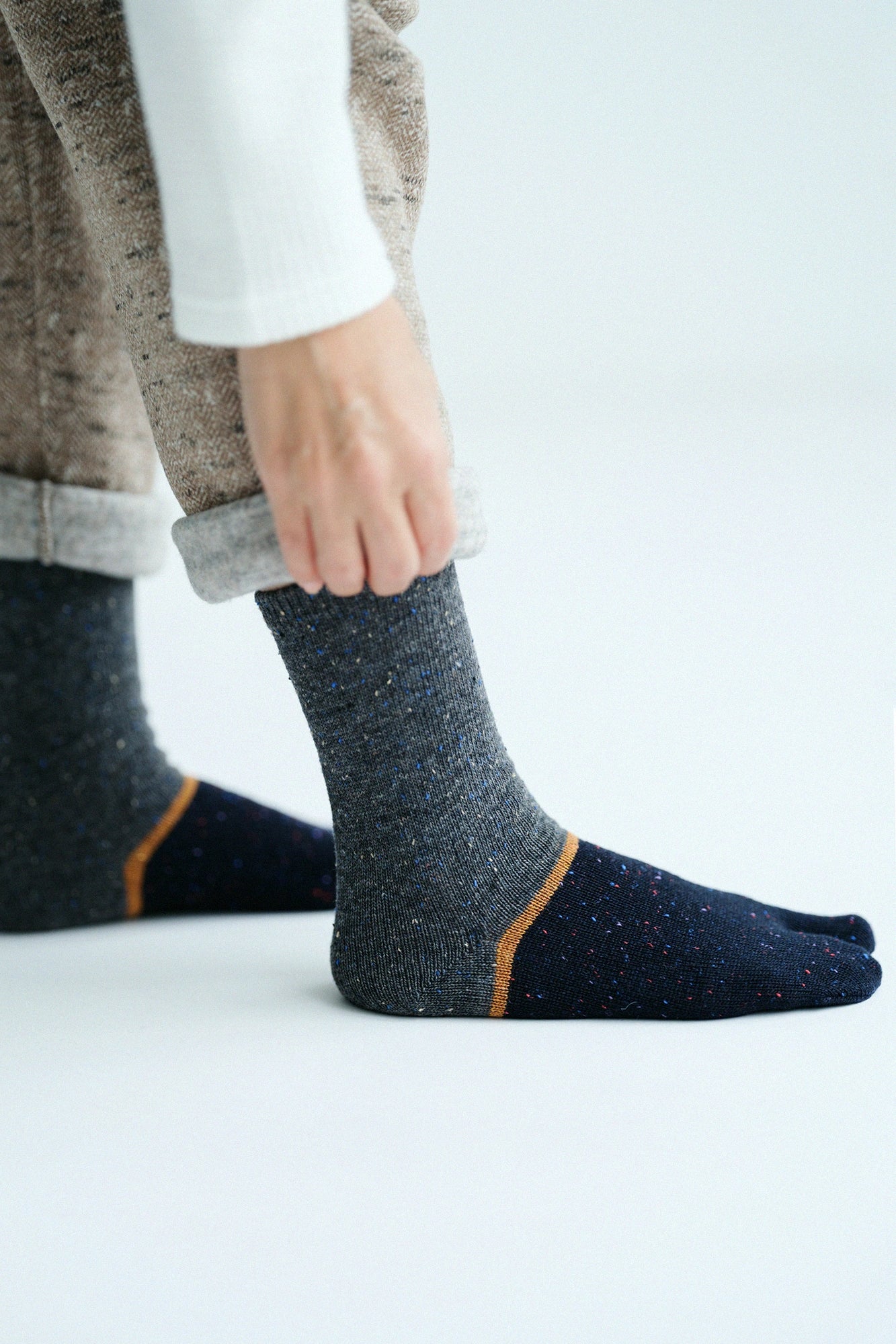 羊毛雙色分趾襪（普通長度）／灰炭色2 【男・女性用】