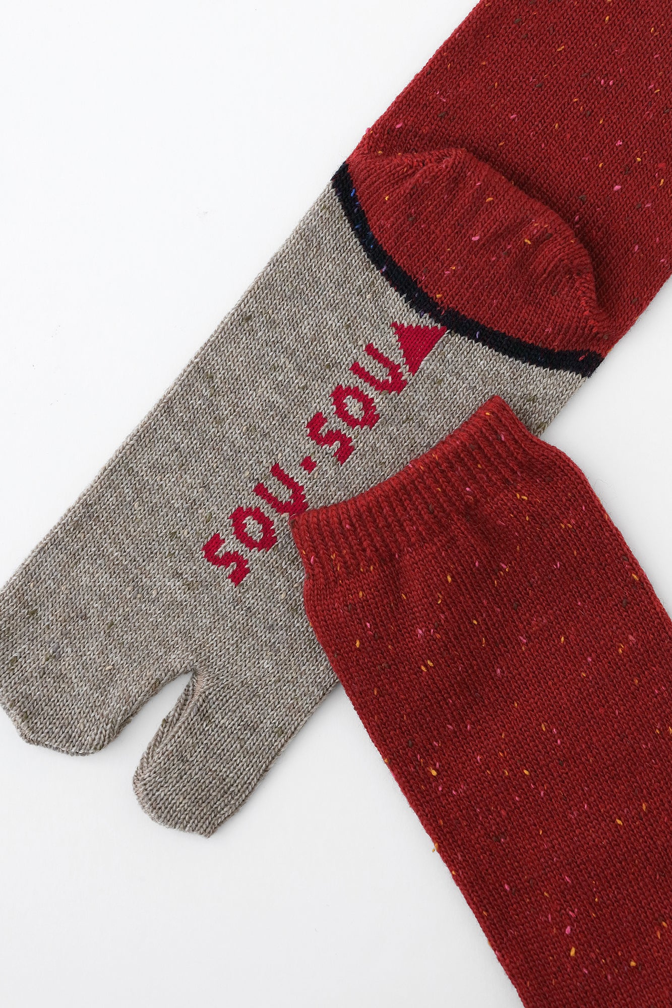 羊毛雙色分趾襪（普通長度）／胭脂紅2 【男・女性用】