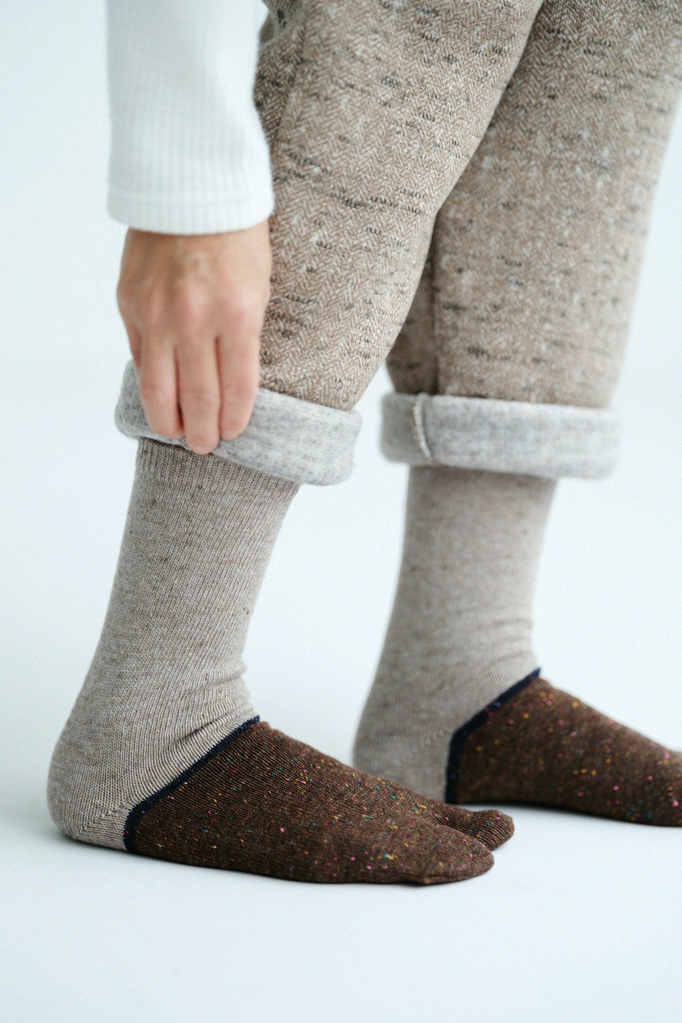 羊毛雙色分趾襪（普通長度）／白茶色 【男・女性用】