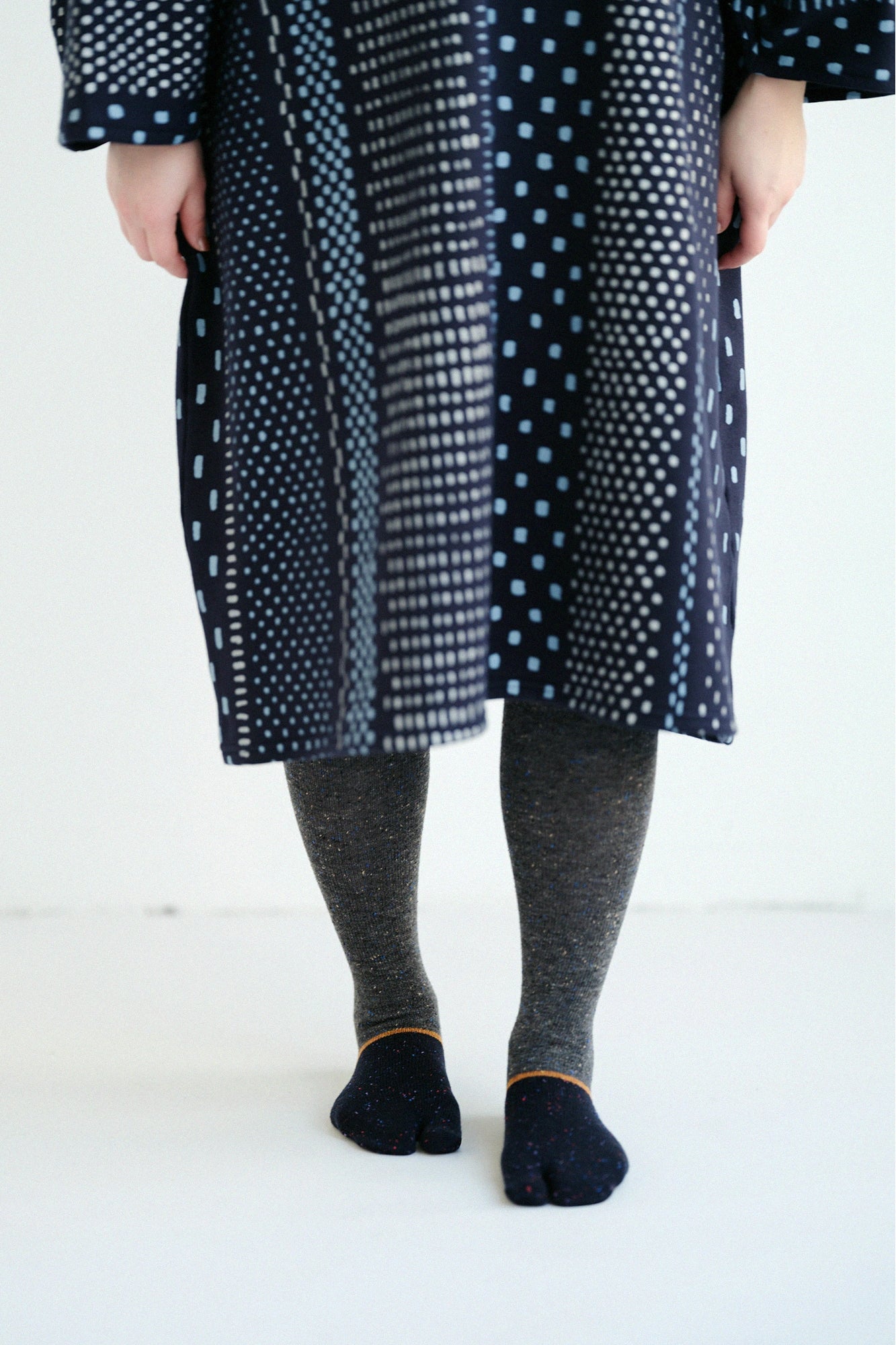Bi-color Wool Tabi Socks (Under Knee) / Charcoal Grey 2【Women】