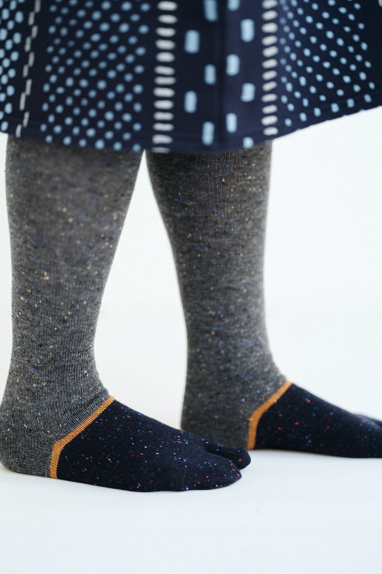 Bi-color Wool Tabi Socks (Under Knee) / Charcoal Grey 2【Women】