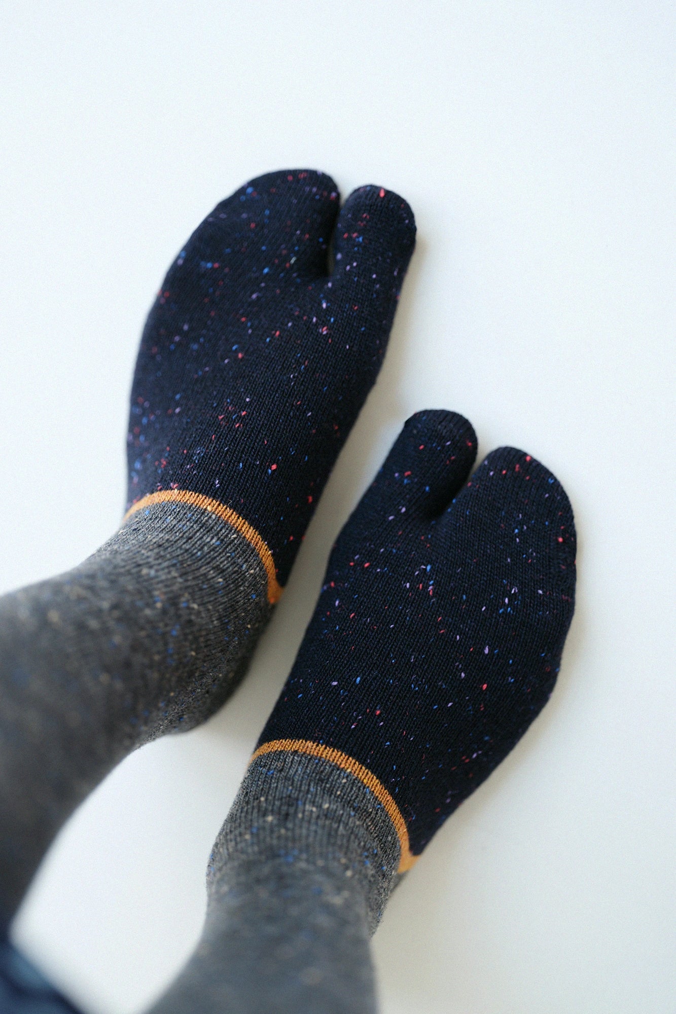 Bi-color Wool Tabi Socks (Under Knee) / Charcoal Grey 2【Women】