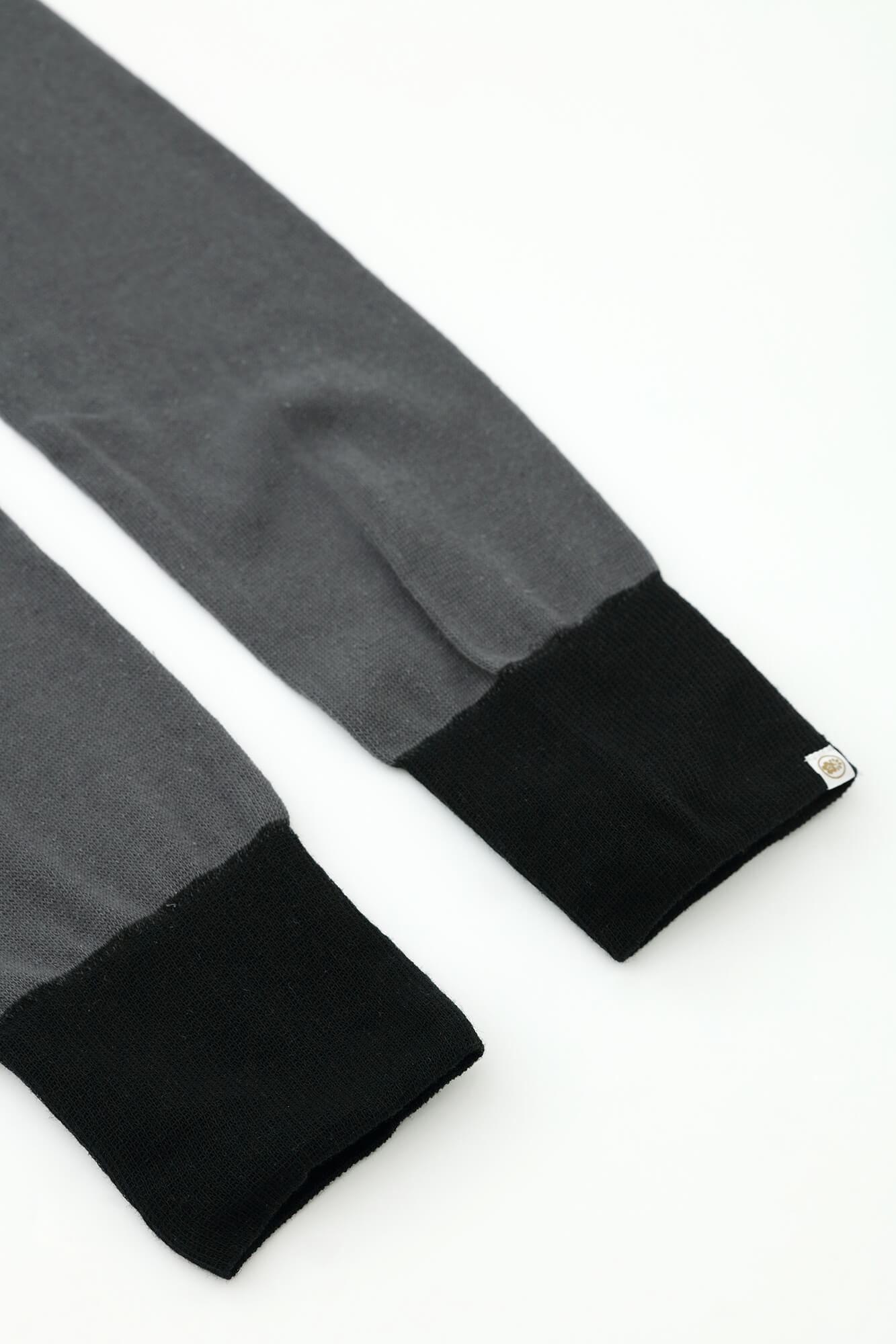 Irosanzun/gris foncé x couleur humide