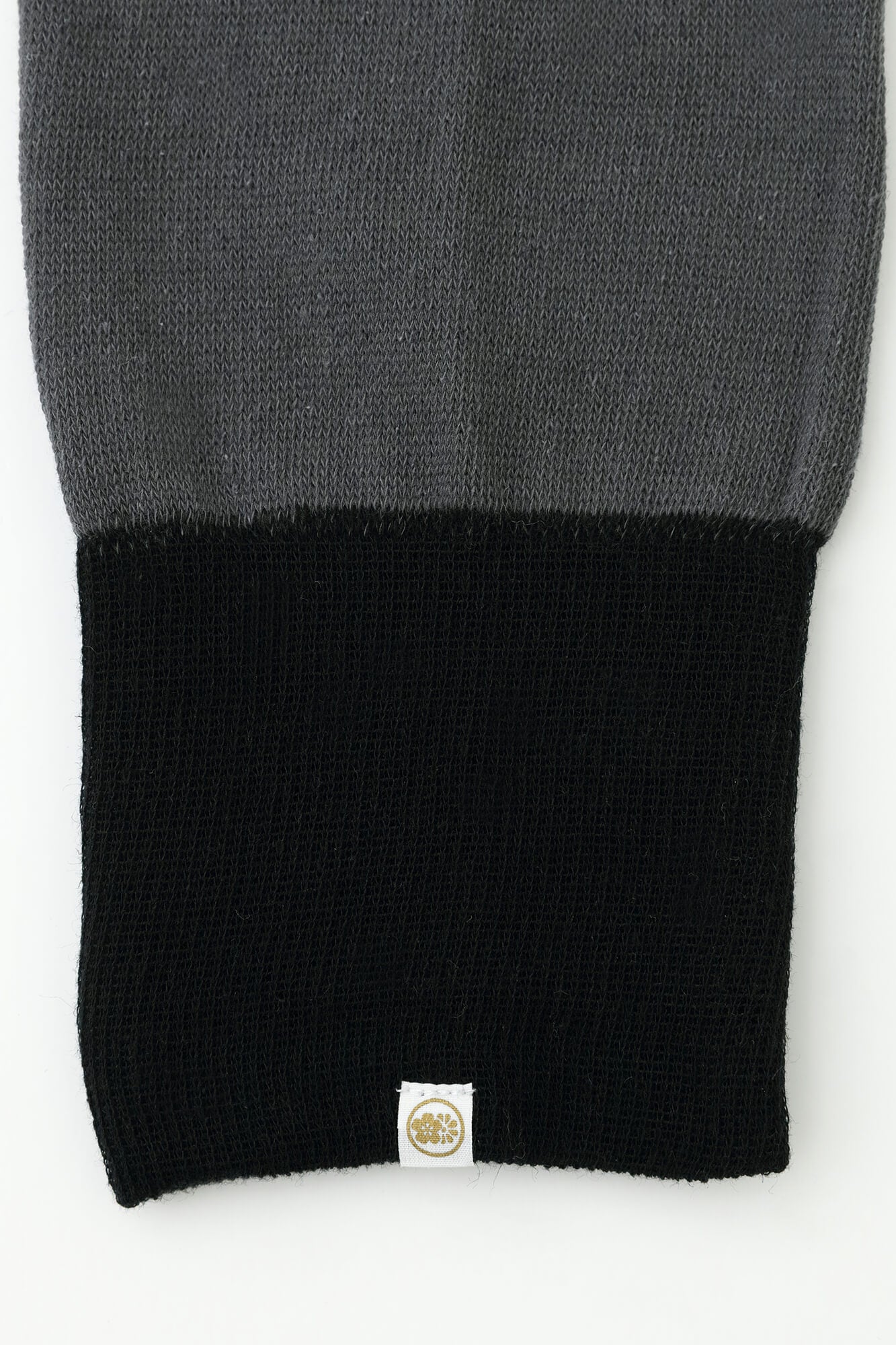 Irosanzun/gris foncé x couleur humide