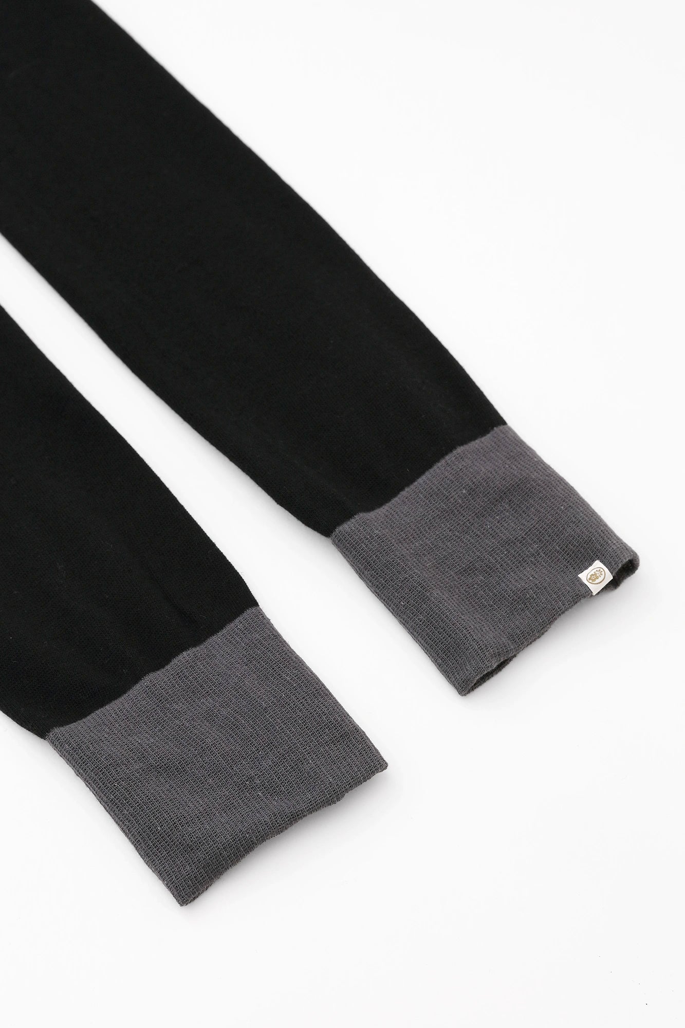 【Scheduled to ship around Mar 3】Bi-color Leggings  ／Black×Dark Grey