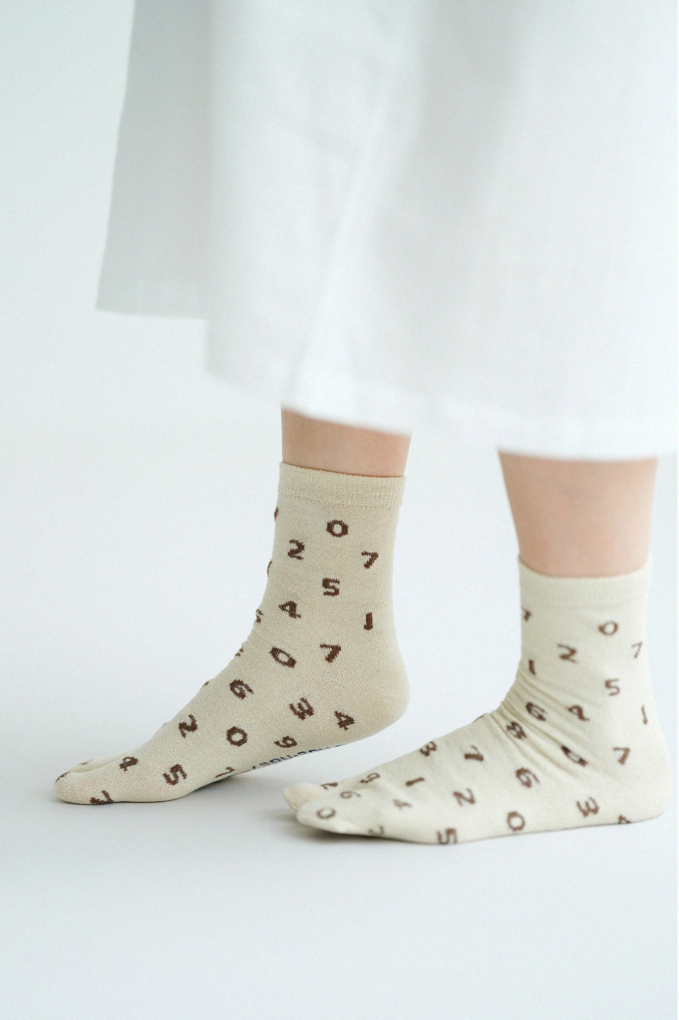 【net limited】Boucle Eco-friendly Tabi Socks (Mid-calf) / SO-SU-U Grey Yellowish Green▲