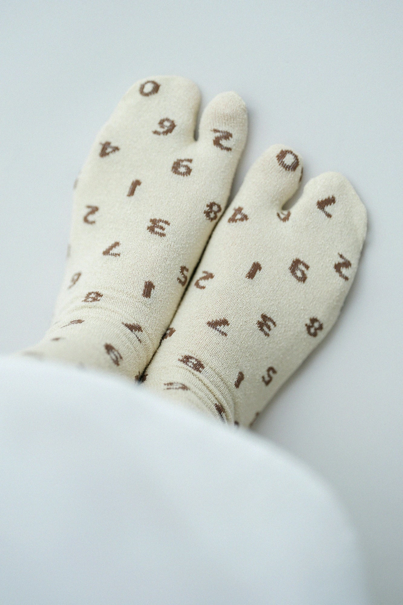 【net limited】Boucle Eco-friendly Tabi Socks (Mid-calf) / SO-SU-U Grey Yellowish Green▲