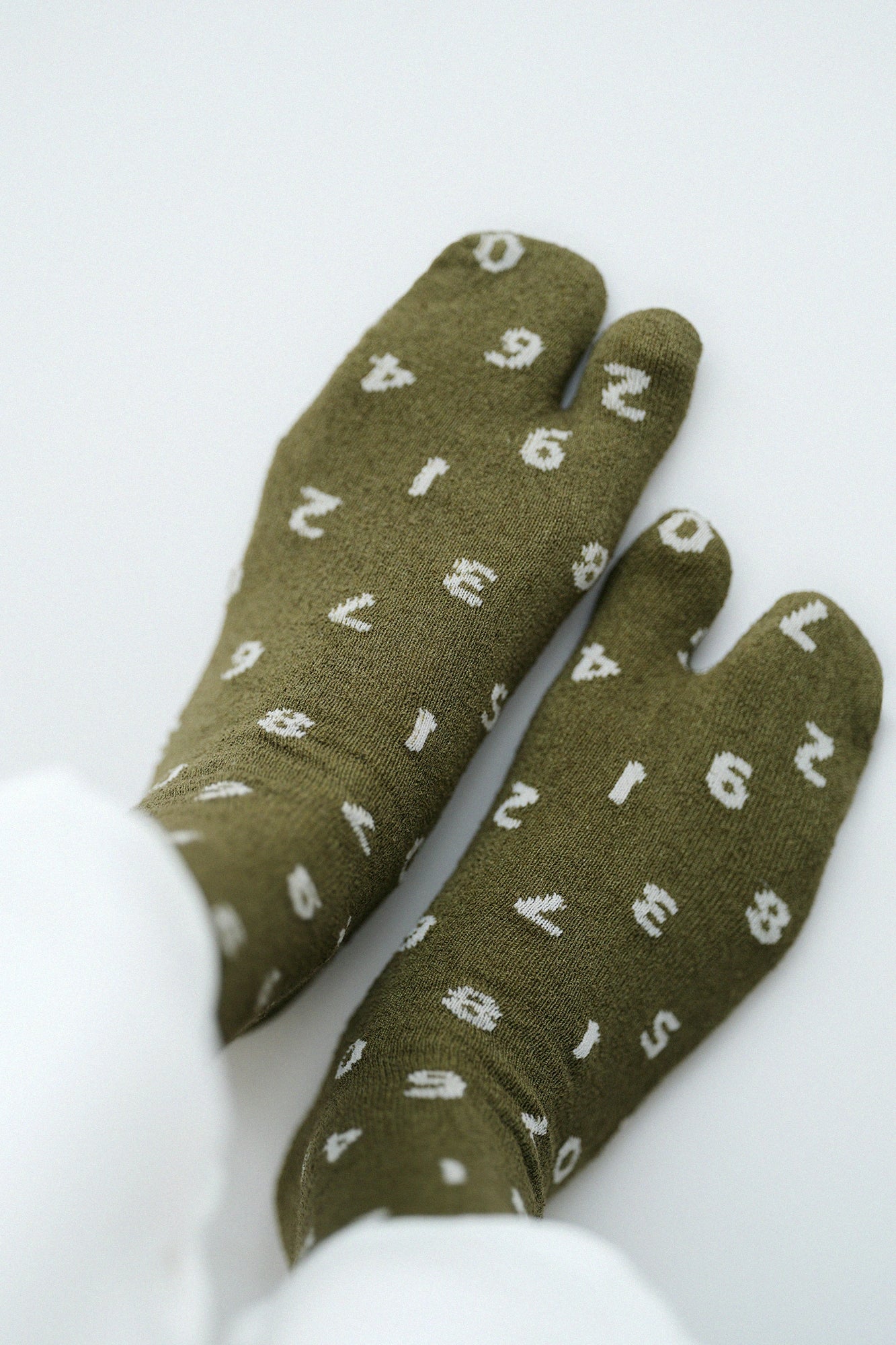 【net limited】Boucle Eco-friendly Tabi Socks (Mid-calf) / SO-SU-U Dark Russet 【Women】▲