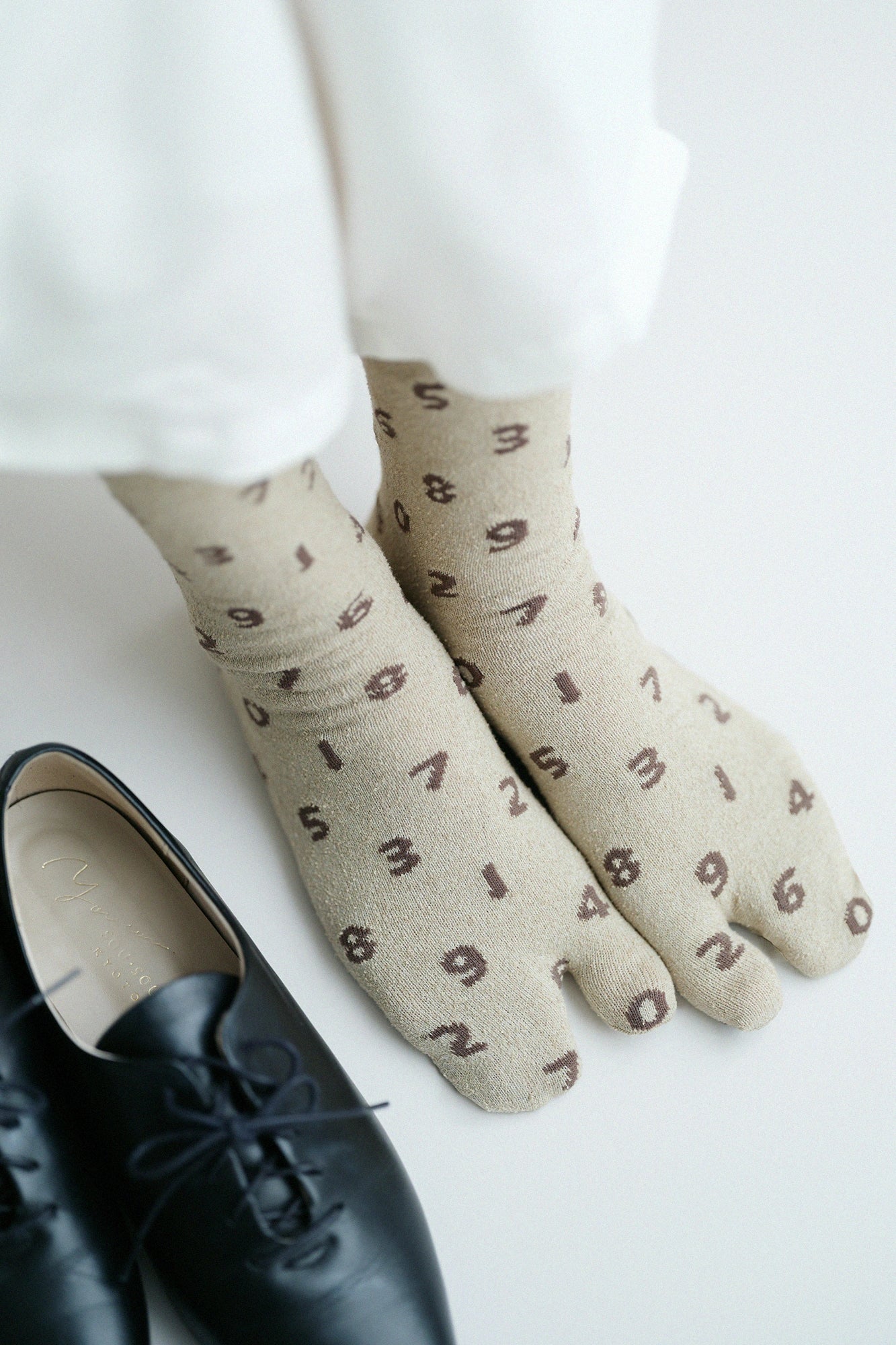 【net limited】Boucle Eco-friendly Tabi Socks (Mid-calf) / SO-SU-U Rikyu White Tea Beige 【Women】▲