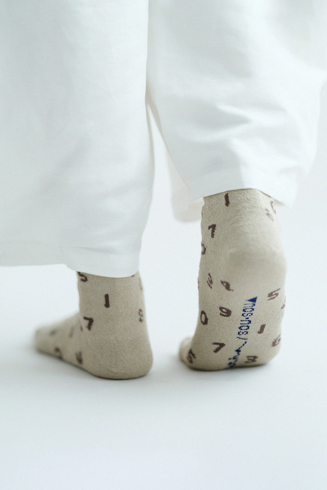 【net limited】Boucle Eco-friendly Tabi Socks (Mid-calf) / SO-SU-U Rikyu White Tea Beige 【Women】▲