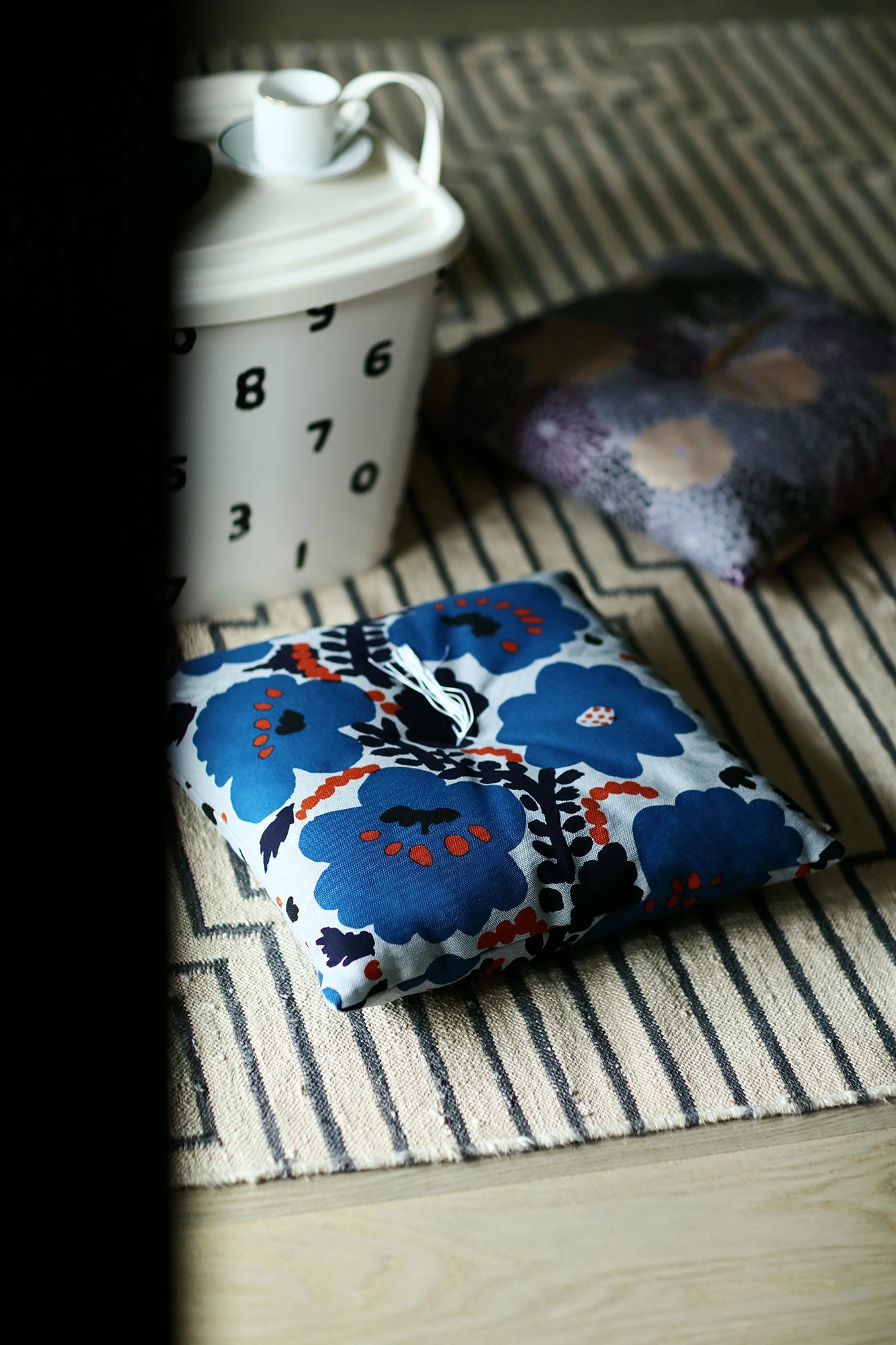 【Ships in 6 Weeks】SOU・SOU Kyoto Cushion (No.8 Canvas) ／Passion