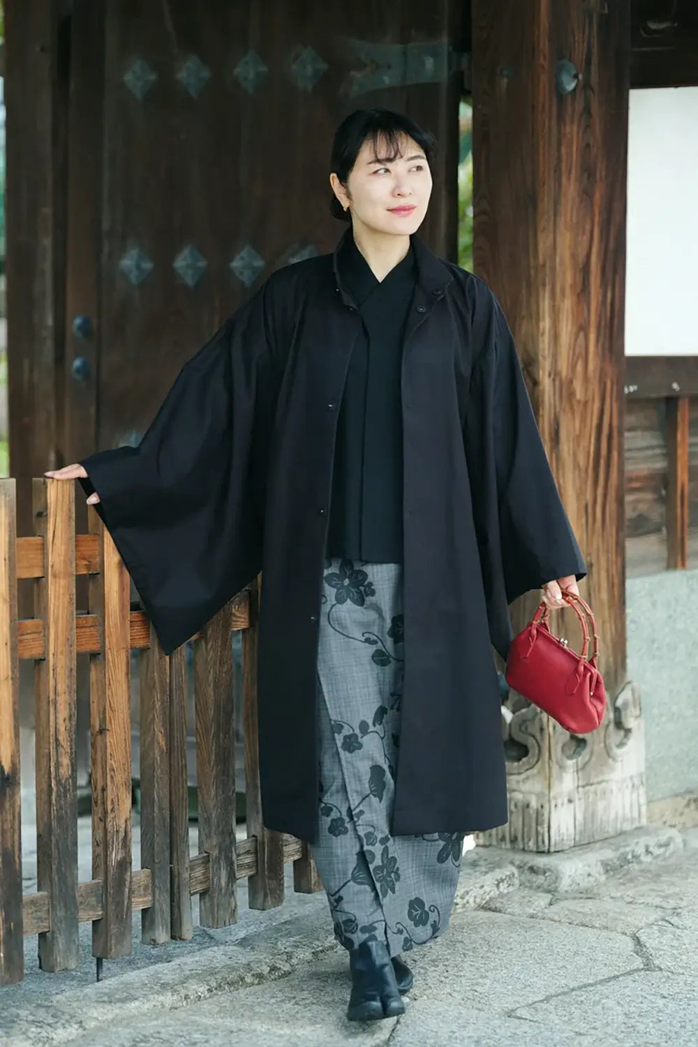 【9月22日頃発送予定】高密度ギャバジン 角袖外套／濡羽色