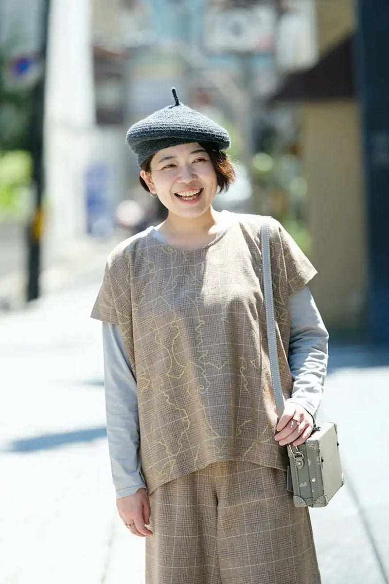 【9月22日頃発送予定】【net限定】千鳥格子織 四角衣／装飾金具 柴染色節杢