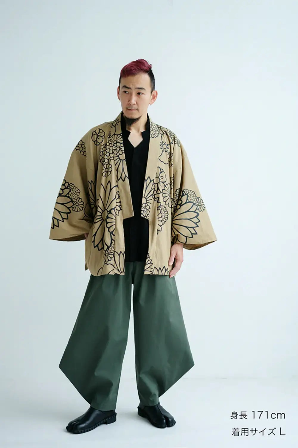 伸（しん） 綿麻（めんあさ） 角袖風靡（かくそでふうび）／金襴緞子（きんらんどんす） 黄橡（きつるばみ）