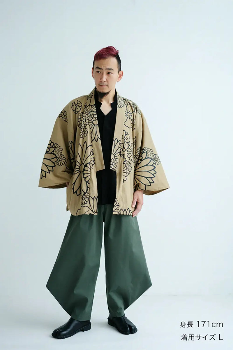 伸（しん） 綿麻（めんあさ） 角袖風靡（かくそでふうび）／金襴緞子（きんらんどんす） 黄橡（きつるばみ）