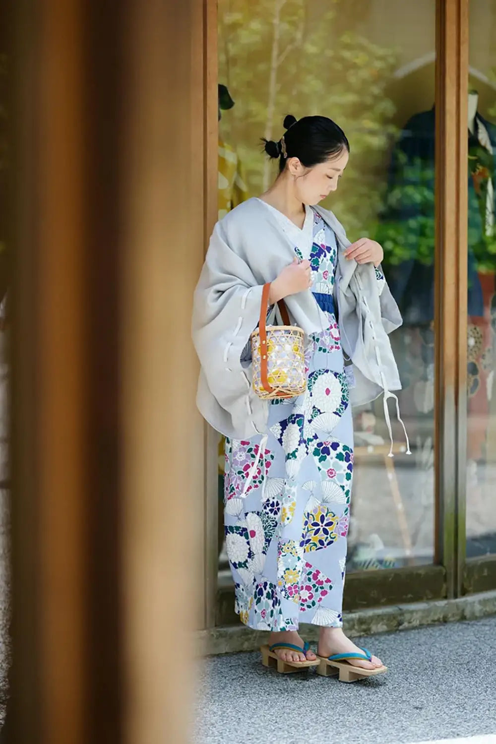 Hanf-Yukata mit Fächer und Faltenbalg-Muster (Ōgi) in hellem Schilfgrün (Asahana-da) 