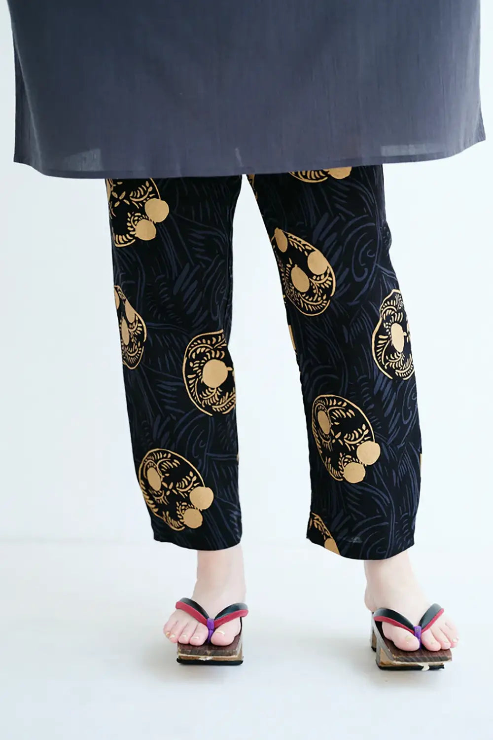Takashima-Chijimi 40/40, getragen als Kimono-Unterkleid / mit Grasmuster (Sōmon) 
