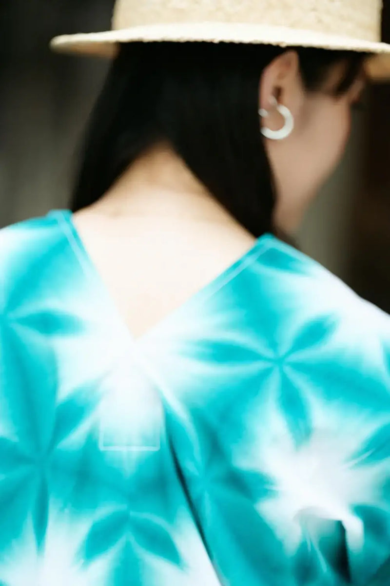 Yukigase-Seide aus Aiseki-Baumwollkrepp, viereckiger Kimono (Shikaku-oi), zweiteilig / gefertigt von Shōkin, Schneeflocke (Sekka), Größe 14 