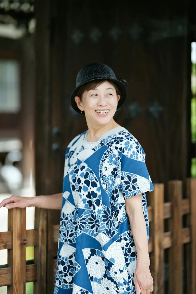 Takaschima Sashiko 20/20 Aizome-Färbung (Ainasen) Rechteckiges Kleidungsstück (Chōhōkei-gi) / Fächer (Ōgi) 