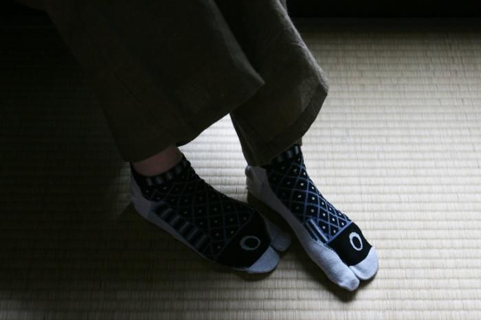 在Tabi（脚踝长度） /腕带下，湿羽毛颜色[男女的羽毛颜色]