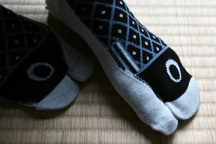 在Tabi（脚踝长度） /腕带下，湿羽毛颜色[男女的羽毛颜色]