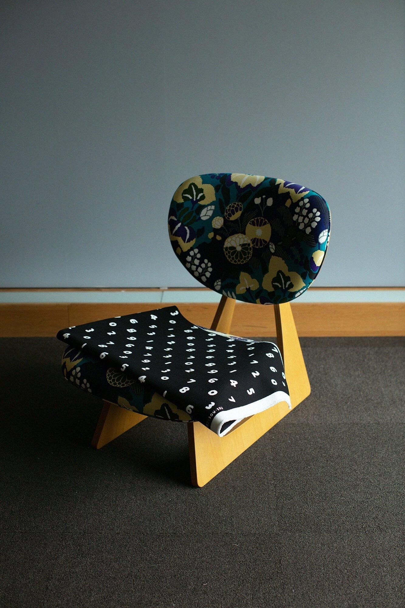 SOU・SOU×Tendo Mokko Low Type Chair／SO-SU-U wet feather color (NuBaiiro) [※DeliveryAbout a month and a half]