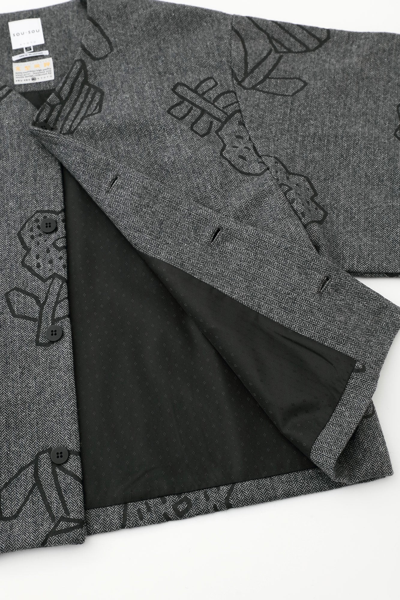 粗花呢 人字形斜紋織 圓弧袖外套 附裡襯／花苗 散花 灰墨色