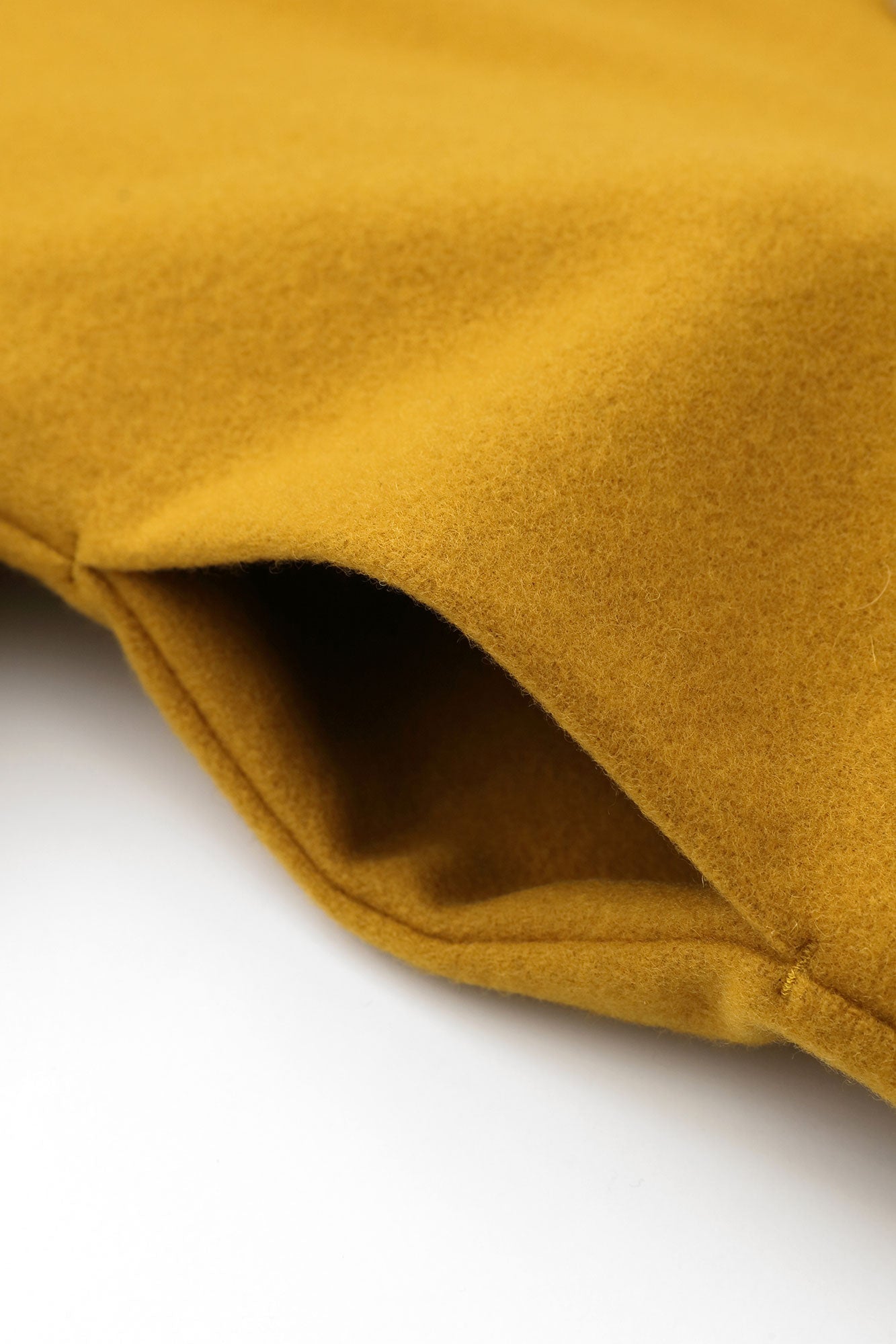 ウールメルトン 薙刀羽織（なぎなたばおり） 長丈（ながたけ） 袷（あわせ）／芥子色（からしいろ）×なびく