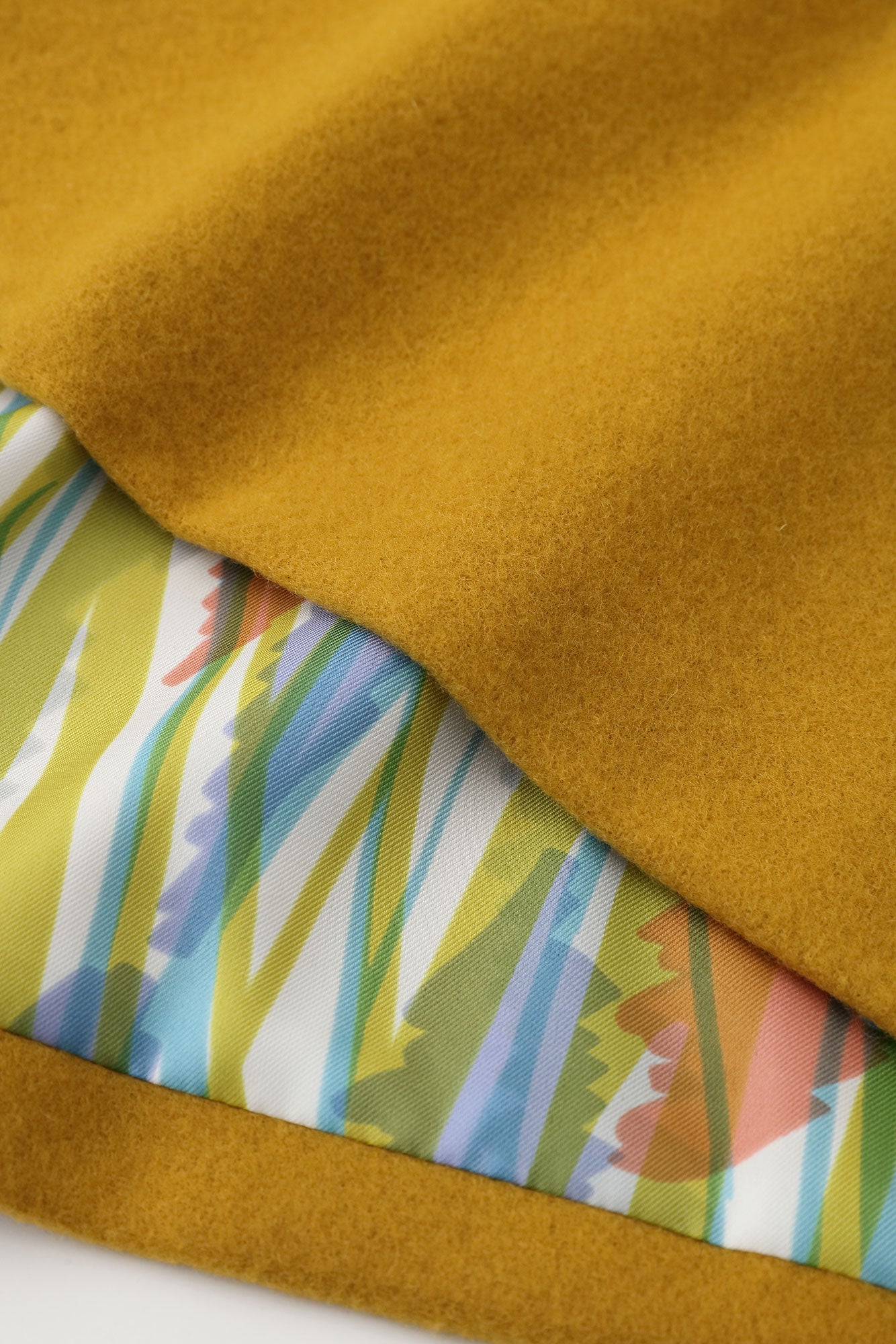 ウールメルトン 薙刀羽織（なぎなたばおり） 長丈（ながたけ） 袷（あわせ）／芥子色（からしいろ）×なびく