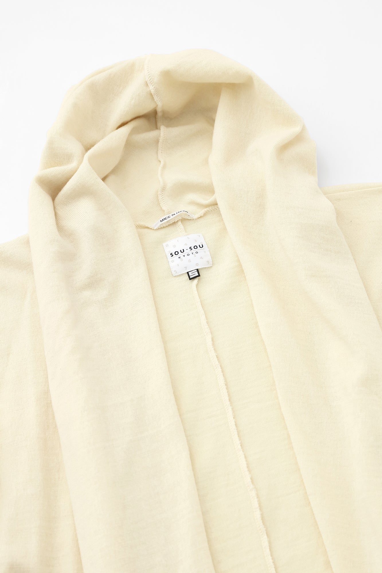 梳毛（そもう） 阿弥（あみ） 頭巾羽織（ずきんばおり） 単（ひとえ）／鳥の子色（とりのこいろ）