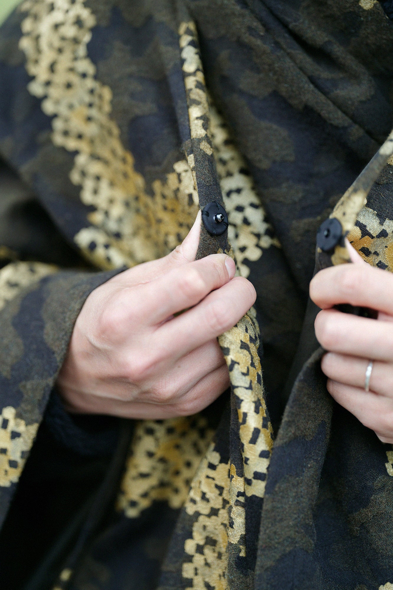 羊毛緹花 頭巾外套 附襯裡／五花大綁