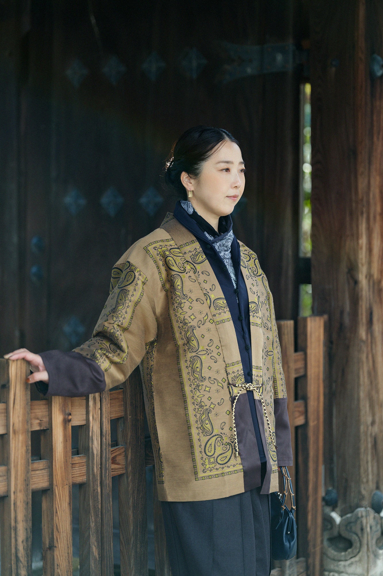 Kiryu Jacquard Bi-color Sleeve Tight Sleeve Hanten Jacket with Lining / Yellowish Brown×Gorgeous