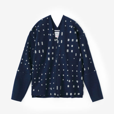 梳毛（そもう） 阿弥（あみ） 違い袖貫頭衣（ちがいそでかんとうい）／窓（まど） 紺青（こんじょう）