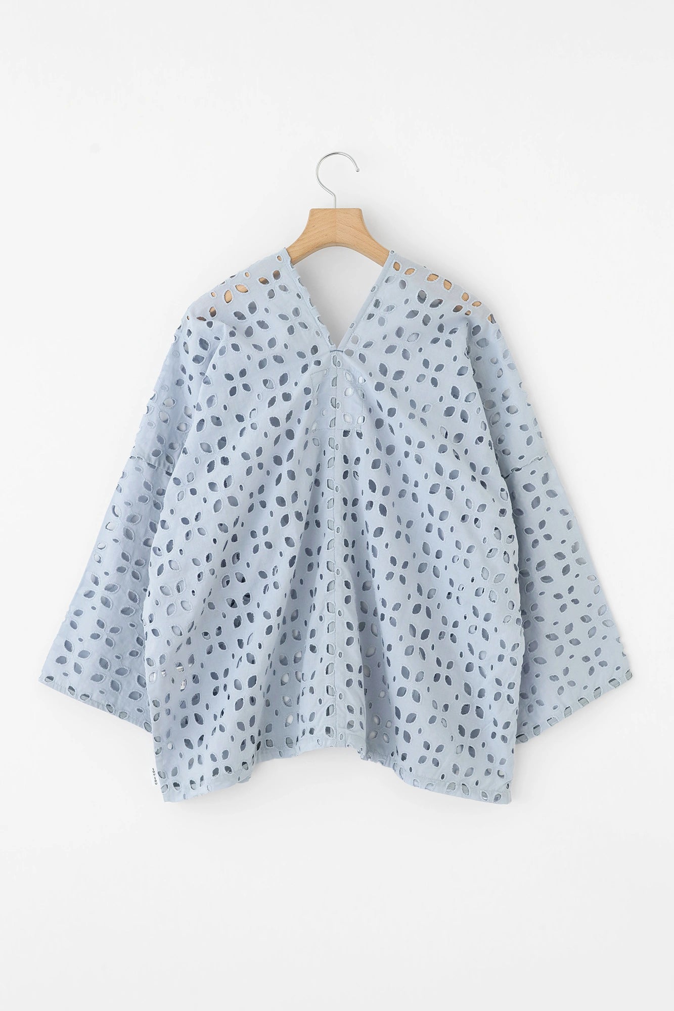 [Expédition prévue vers le 21 avril] Broderie de fleurs ajourées Hatsuki/Sorairo Nezu