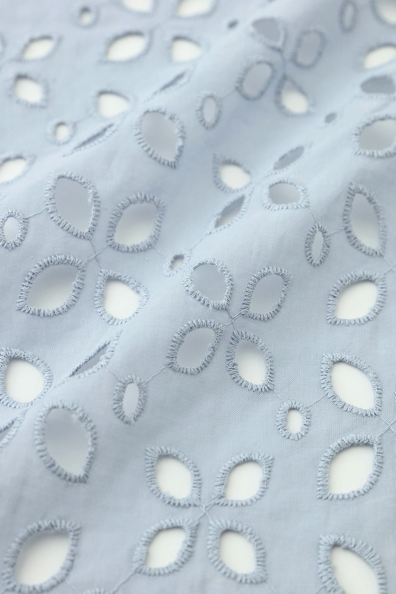 [Expédition prévue vers le 21 avril] Broderie de fleurs ajourées Hatsuki/Sorairo Nezu