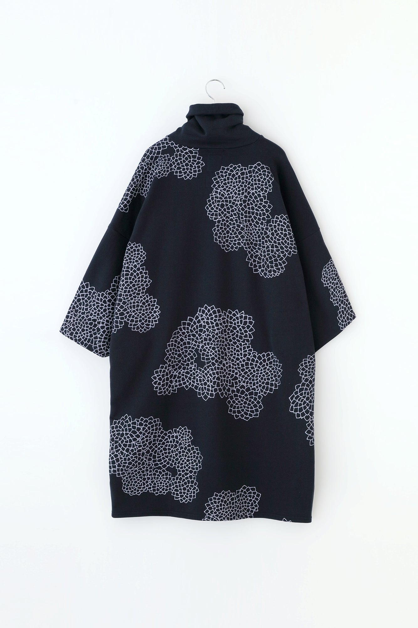 內抓毛 高領圓弧袖長方形洋裝／雲間菊 深藍色